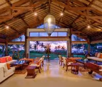 Villa Semarapura, Wohnzimmer mit Blick aufs Meer